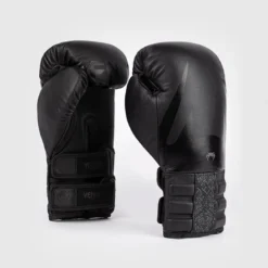 Venum Reverso Boxing Gloves Black/Black, 10oz
