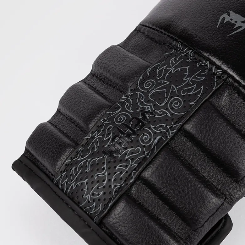 Venum Reverso Boxing Gloves Black/Black, 10oz