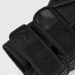 Venum Reverso Boxing Gloves Black/Black, 10oz